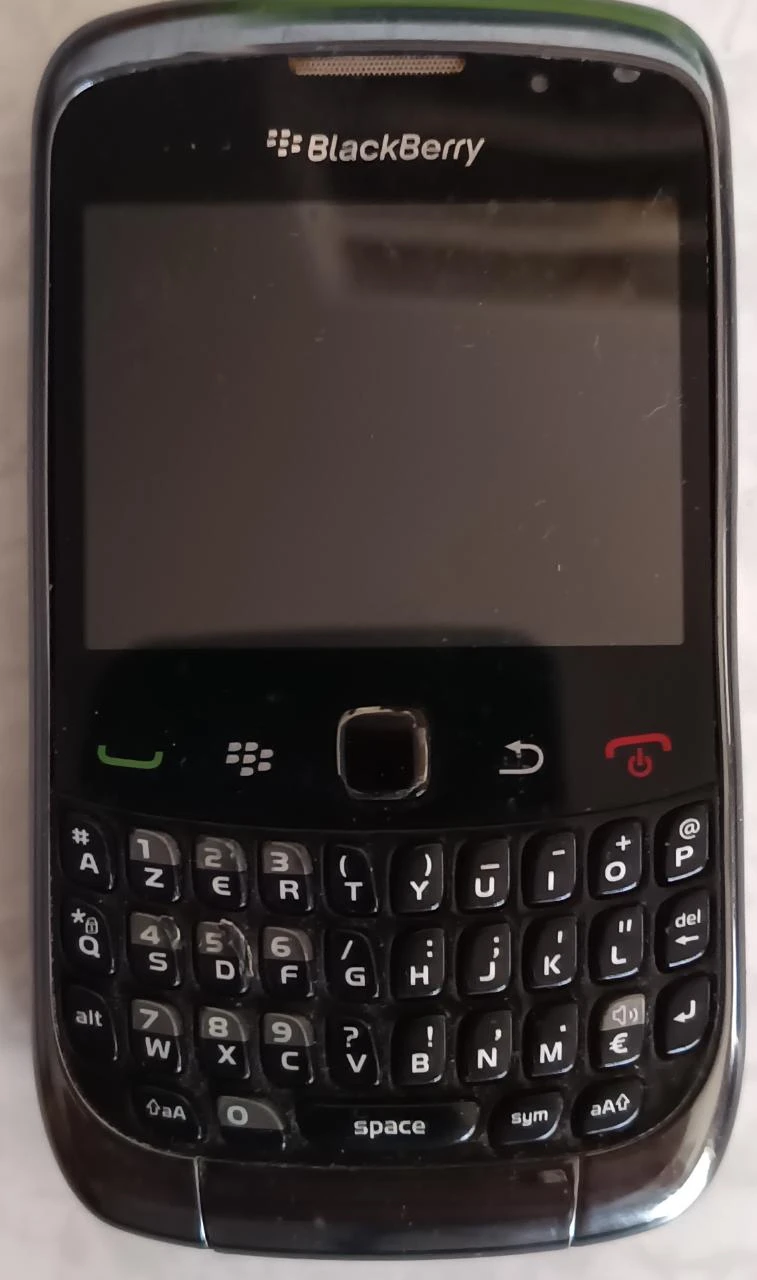 🏷️ BlackBerry Curve 3G 9300 - Noir pour pièces ou collection